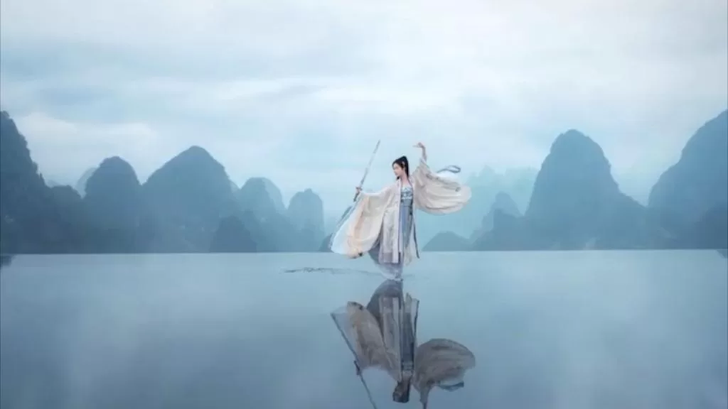 Enjoy martial arts performance amid misty rain in China’s Guilin